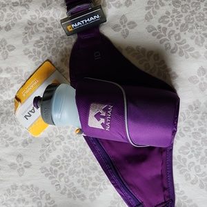 Never used Nathan running belt with one water bottle.
